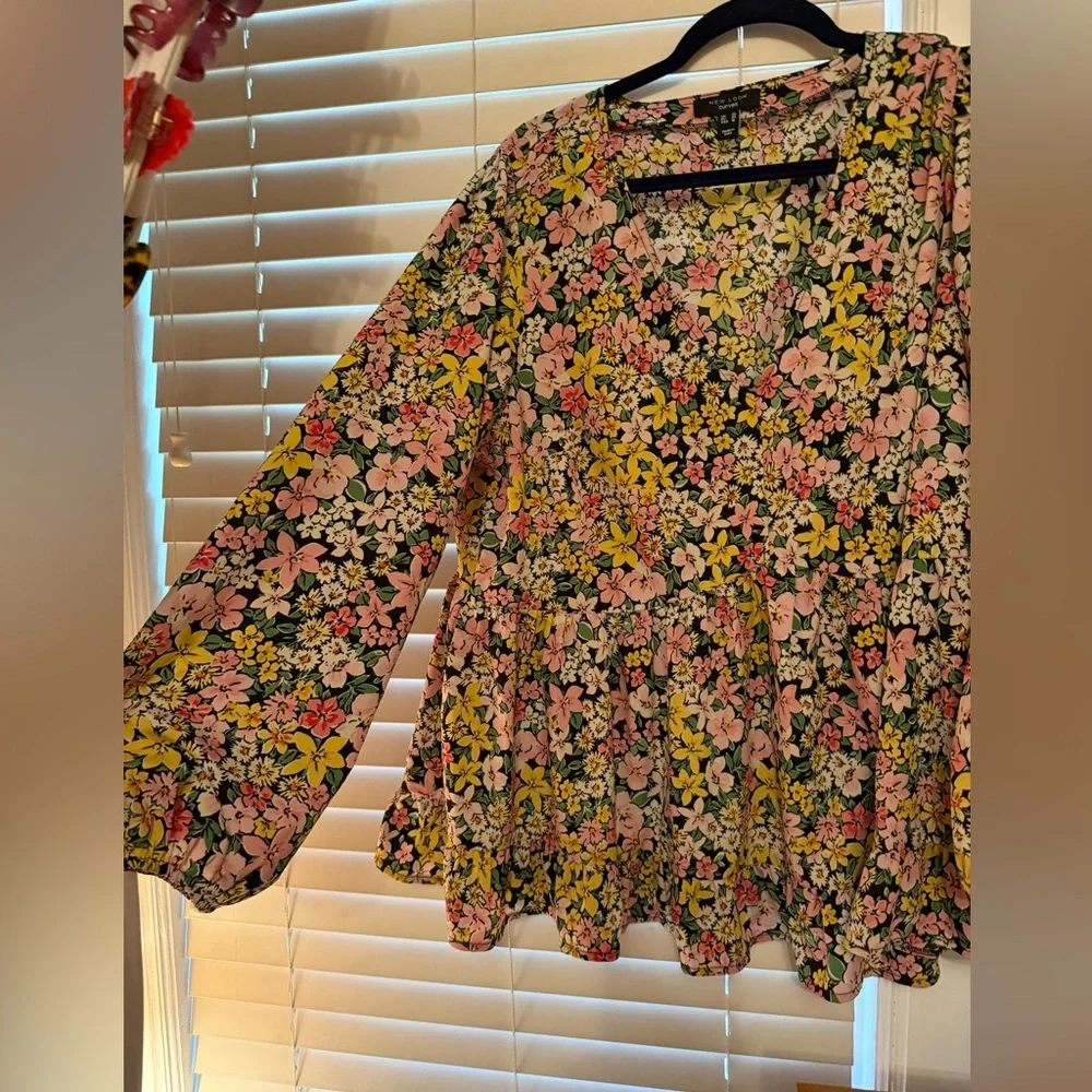 New look curve Floral V-Neck Peplum Blouse - Pink & Yellow - Picture 2 of 3